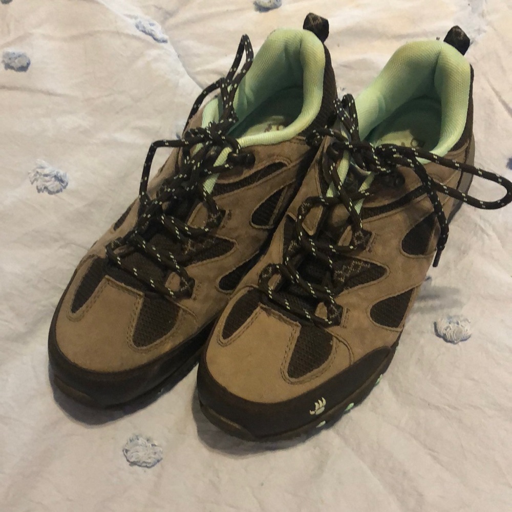 Bearpaw leather hiking shoes